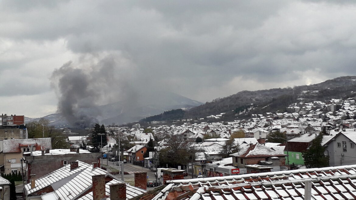 Požar u magacinima u Nišu, angažovane vatrogasne ekipe Foto mediapress.rs