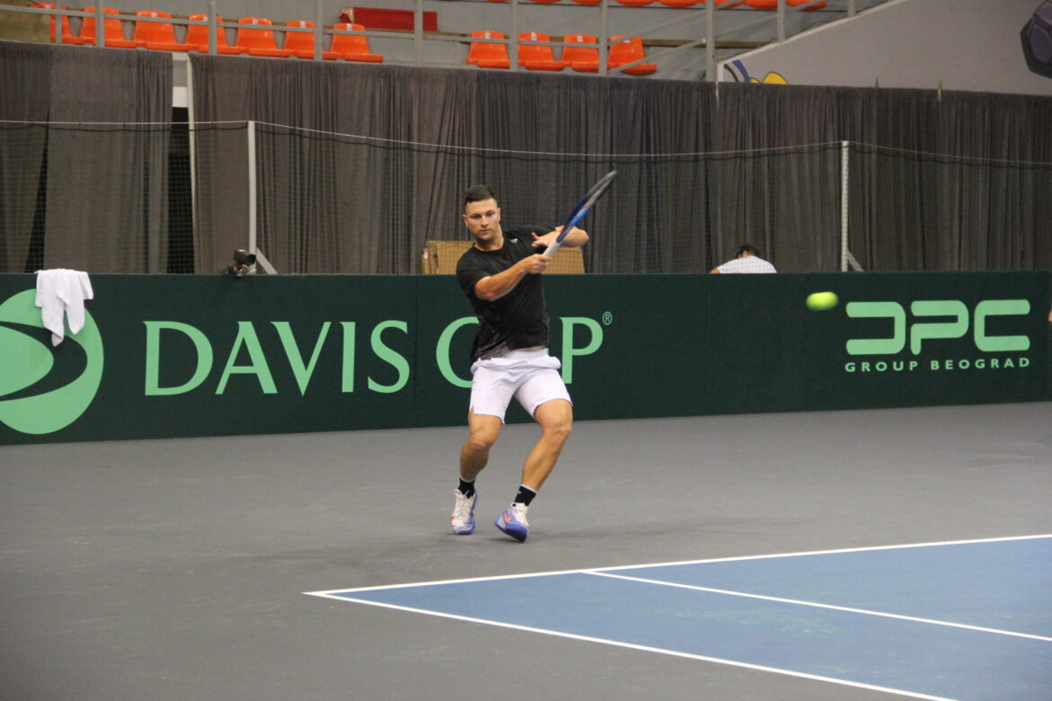 Dejvis Kup 1